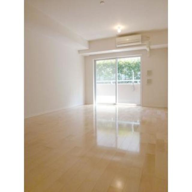 ※写真は同タイプ住戸です。(居間)