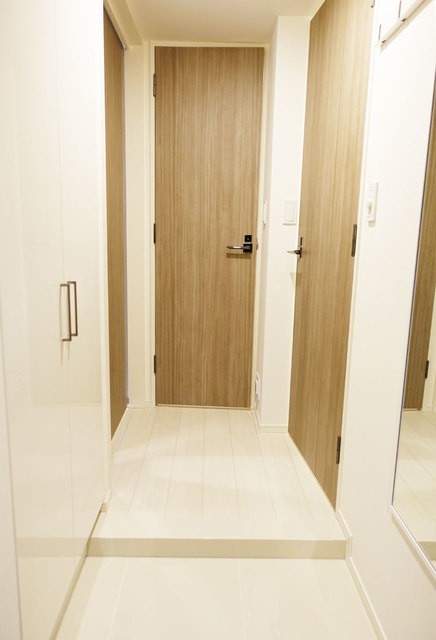 ※写真は同タイプ住戸です。(玄関)