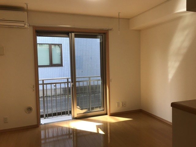 (居間)