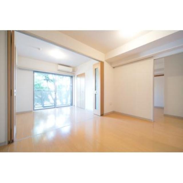 ※写真は同タイプ住戸です。(居間)