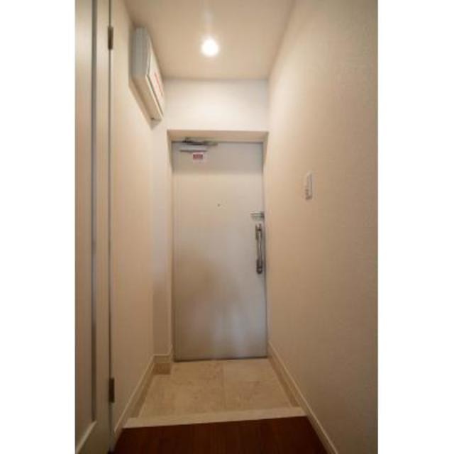 ※写真は同タイプ住戸です。(玄関)