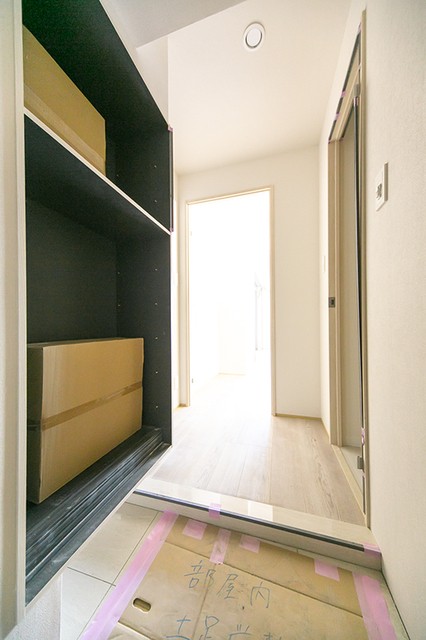 ※写真は同タイプ住戸です。(玄関)