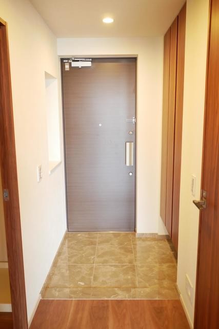 ※写真は同タイプ住戸です。(玄関)