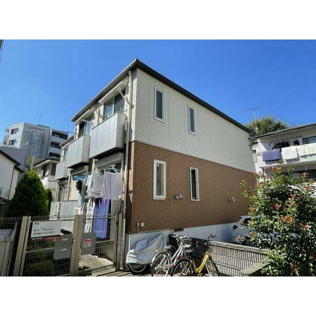 軽量鉄骨造の2階建てです★