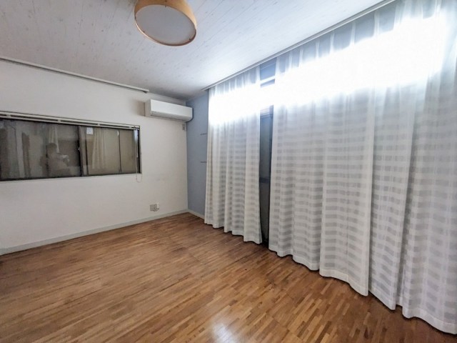 (居間)