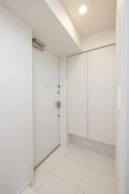 ※写真は同タイプ住戸です。(玄関)