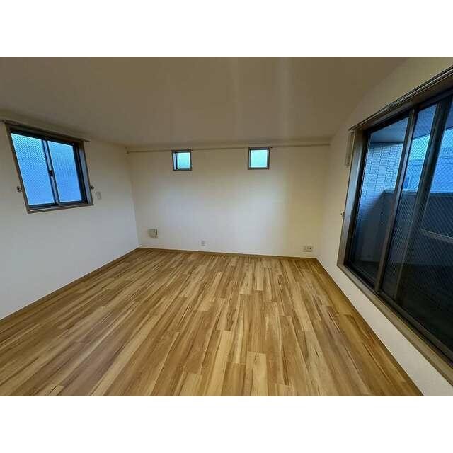 洋室7.8帖(居間)