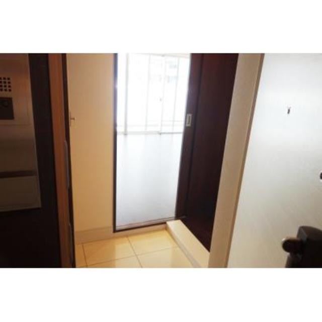 ※写真は同タイプ住戸です。(玄関)