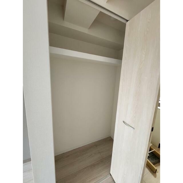 同じ間取りの別部屋写真（ハンガーパイプ取付前）(内装)