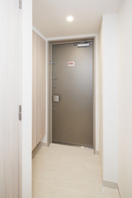 ※写真は同タイプ住戸です。(玄関)