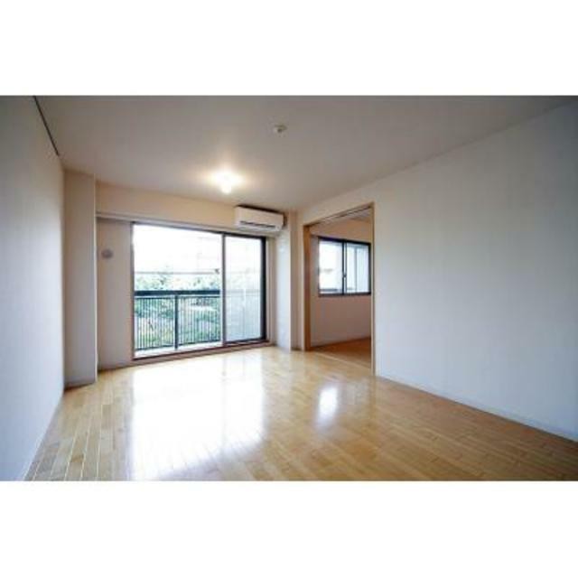※写真は同タイプ住戸です。(居間)