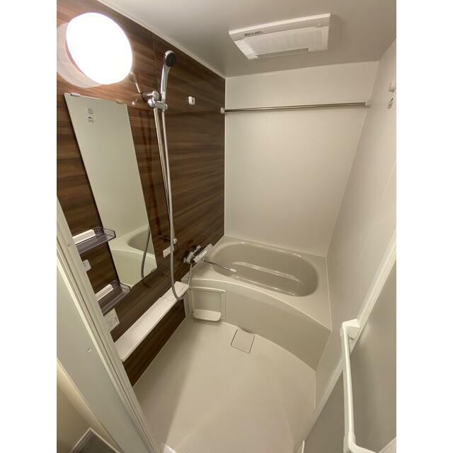 ※同物件他号室の写真となり室内配色等異なります。(風呂)