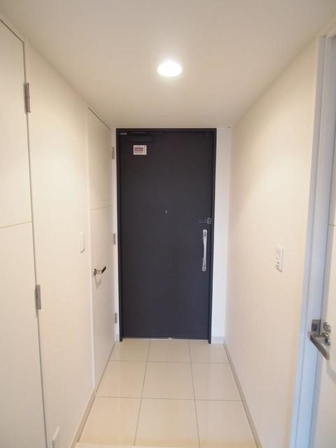 ※写真は同タイプ住戸です。(玄関)