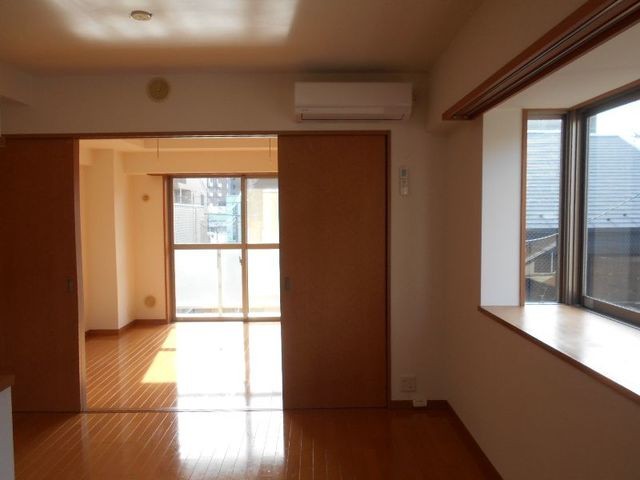 (居間)