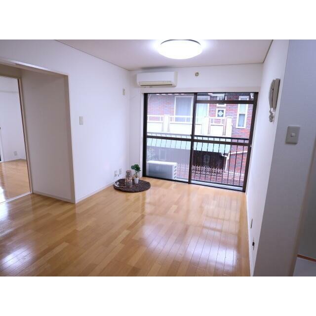 (居間)
