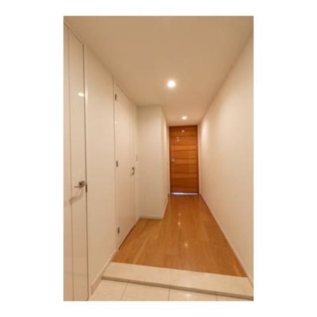 ※写真は同タイプ住戸です。(玄関)