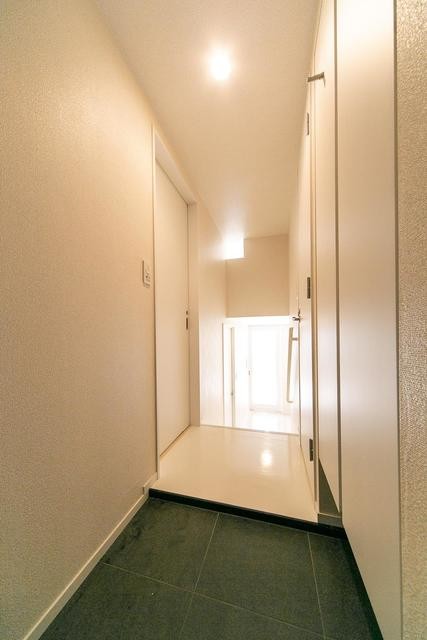 ※写真は同タイプ住戸です。(玄関)
