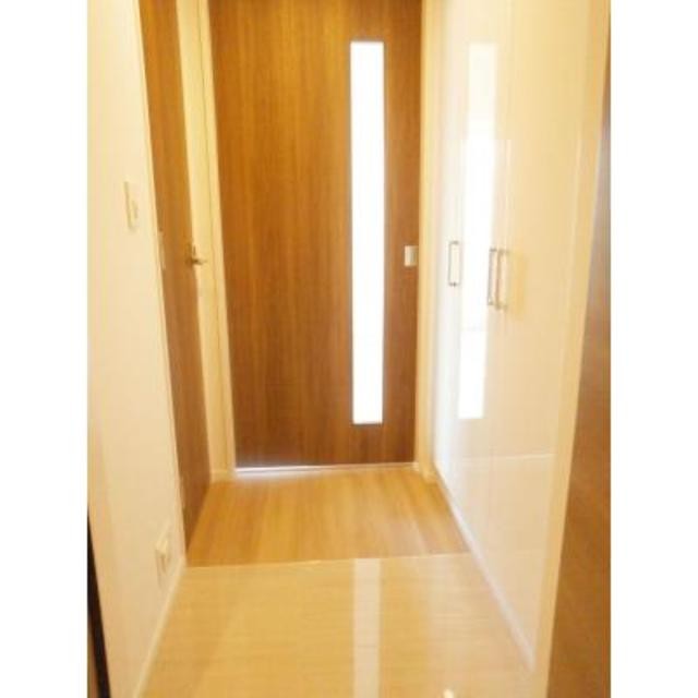 ※写真は同タイプ住戸です。(玄関)