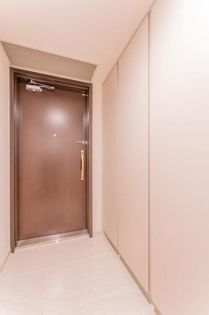 ※写真は同タイプ住戸です。(玄関)
