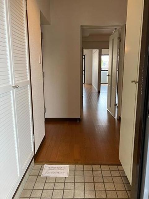 ※写真は同タイプ住戸です。(玄関)