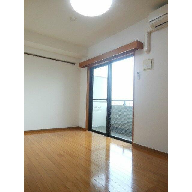 開放的な寝室です