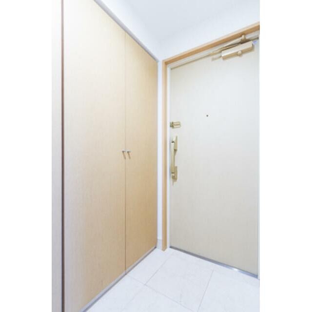 ※写真は同タイプ住戸です。(玄関)