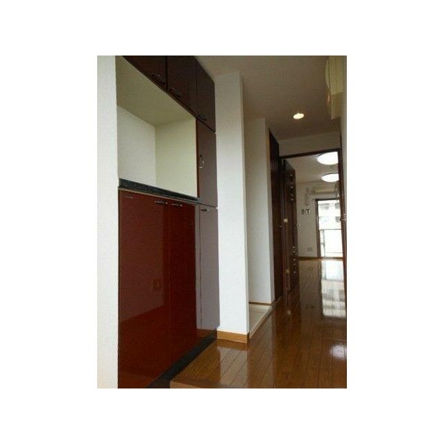 収納多めの玄関(玄関)