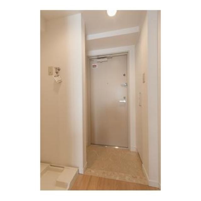 ※写真は同タイプ住戸です。(玄関)