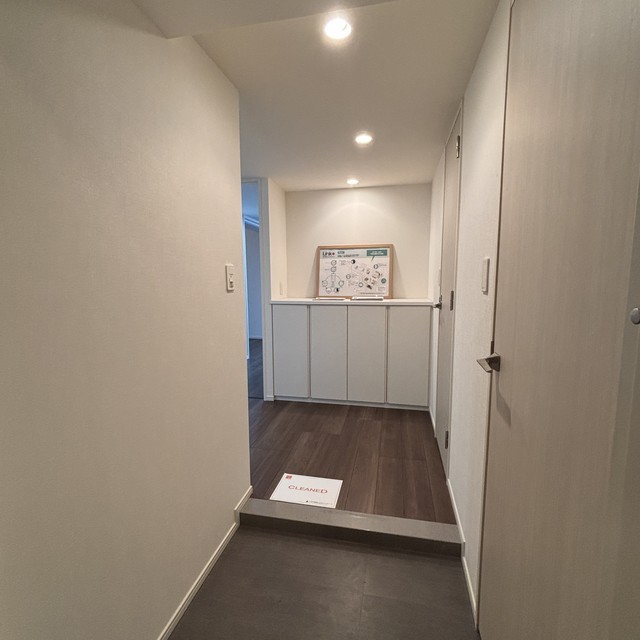 ※写真は同タイプ住戸です。(玄関)