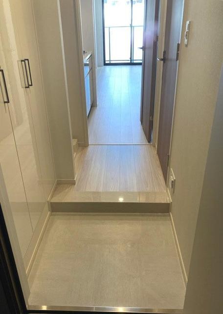 ※写真は同タイプ住戸です。(玄関)