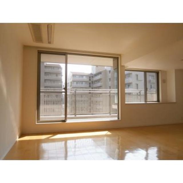 ※写真は同タイプ住戸です。(居間)