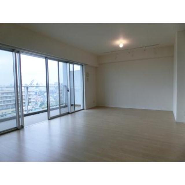 ※写真は同タイプ住戸です。(居間)