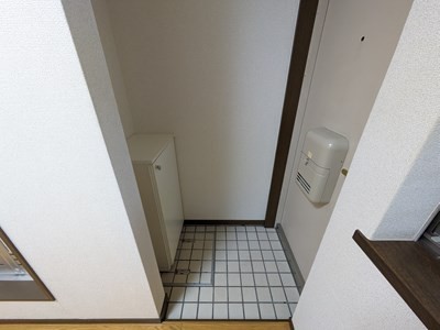 (玄関)