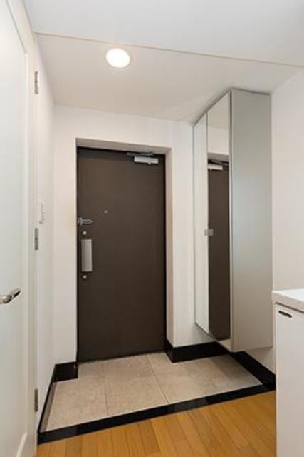 ※写真は同タイプ住戸です。(玄関)
