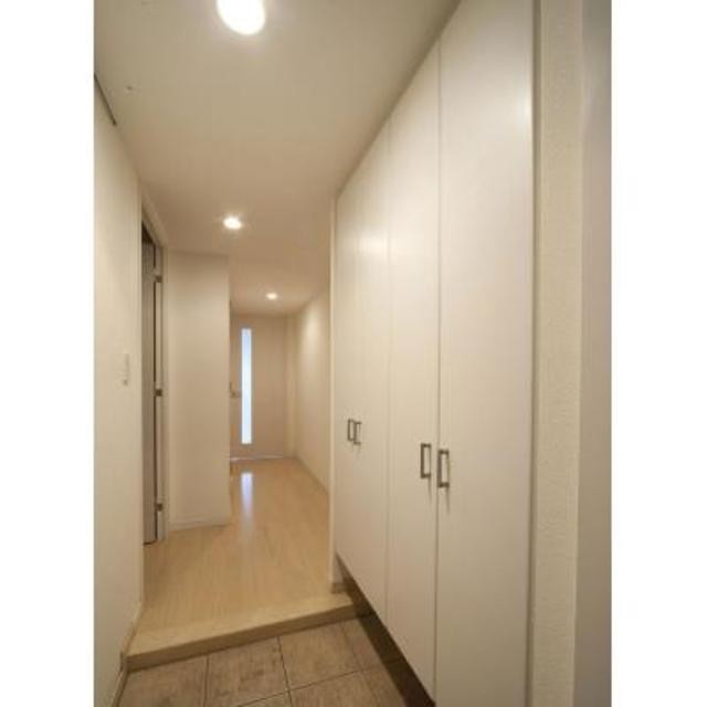 ※写真は同タイプ住戸です。(玄関)