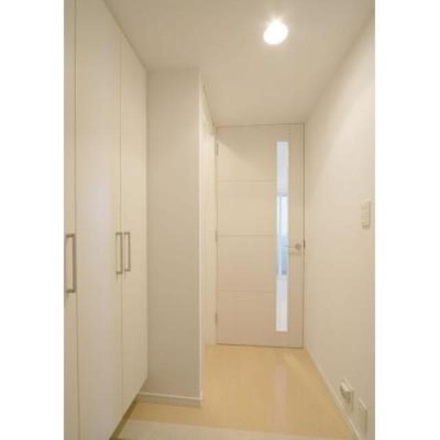 ※写真は同タイプ住戸です。(玄関)