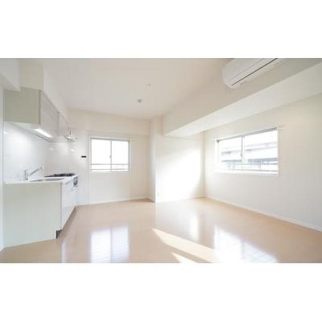 ※写真は同タイプ住戸です。(居間)