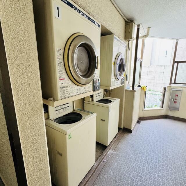 棟内にコインランドリーあり