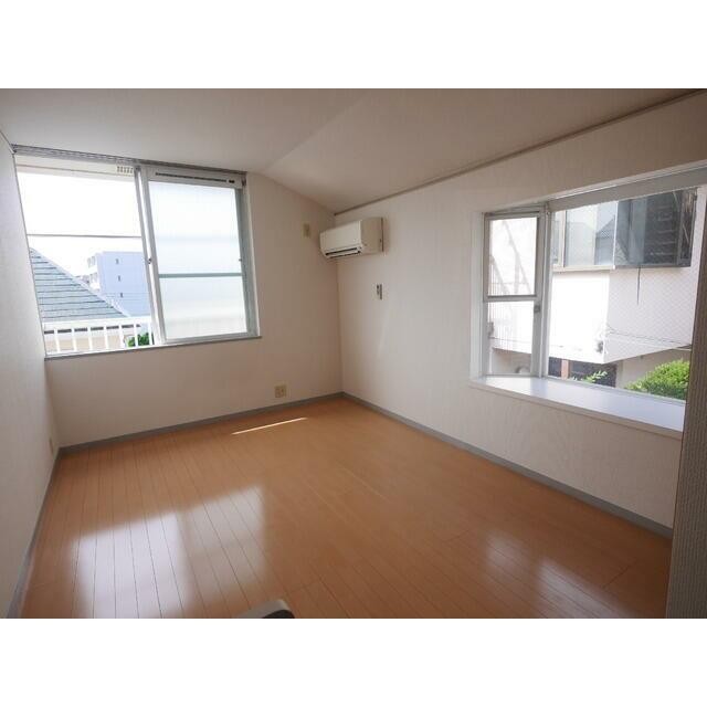 2面採光で明るいお部屋です♪(居間)
