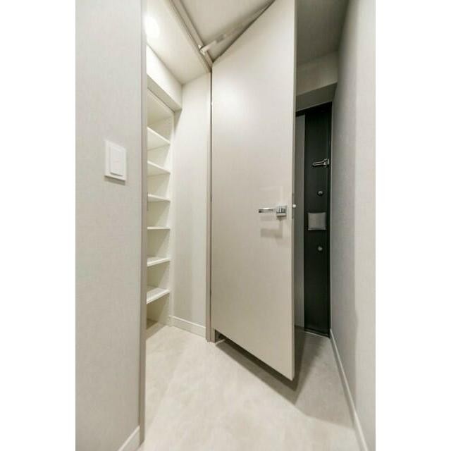 ※写真は同タイプ住戸です。(玄関)