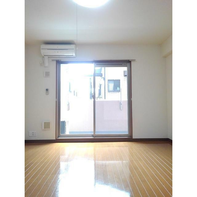 (居間)