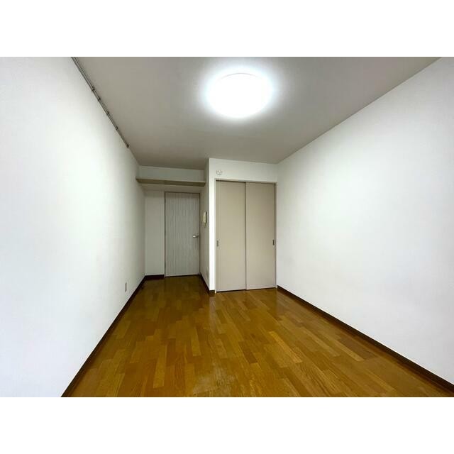 ※同タイプ別室参考写真※フローリング仕様でお掃除もしやすく、快適にお使いいただけます♪