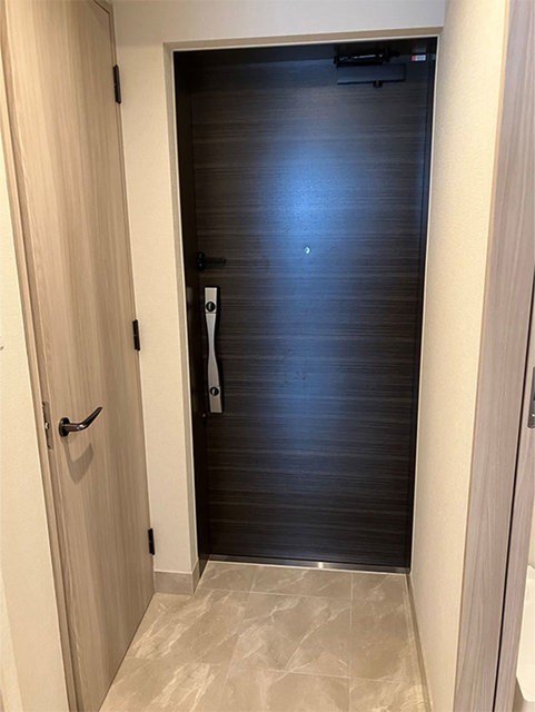 ※写真は同タイプ住戸です。(玄関)
