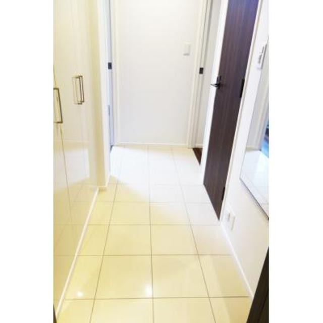 ※写真は同タイプ住戸です。(玄関)