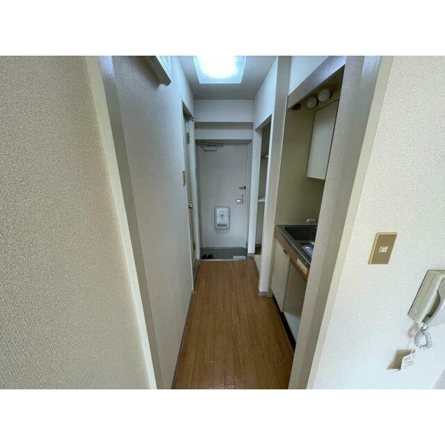 玄関横シューズボックス有り(玄関)