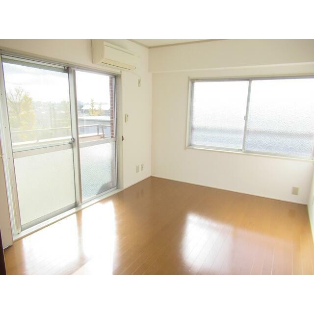 同建物、別部屋の写真を使用しております。(居間)