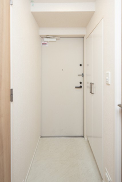 ※写真は同タイプ住戸です。(玄関)