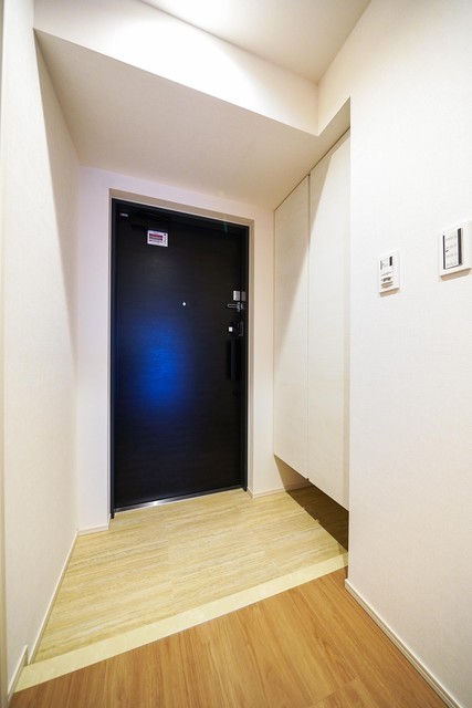 502号室_モデル家具配置部屋(玄関)