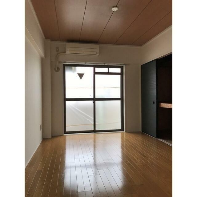 (居間)