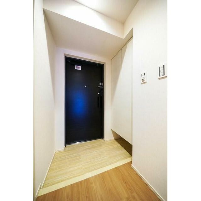 502号室＿モデル家具配置部屋(玄関)